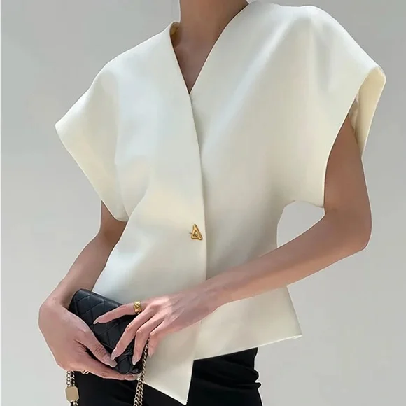 Commense NWT Trendy V-Neck Button Down Blouse, Medium - Picture 3 of 3